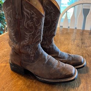 Women’s cowgirl boots